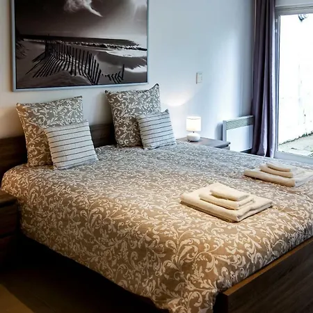 Du Botanique بايو